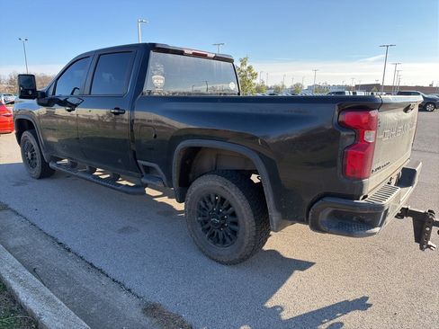 Used 2022 Chevrolet Silverado 2500 LT w/ Midnight Edition image 7