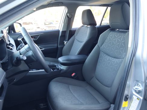 Used 2021 Toyota RAV4 XLE w/ Convenience Package AWD/4WD image 32