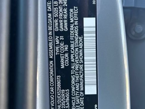 Certified 2025 Volvo XC40 B5 Plus AWD/4WD image 28
