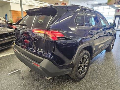 Used 2022 Toyota RAV4 XLE Premium AWD/4WD image 5