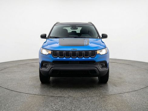 Used 2025 Jeep Compass Trailhawk AWD/4WD image 2