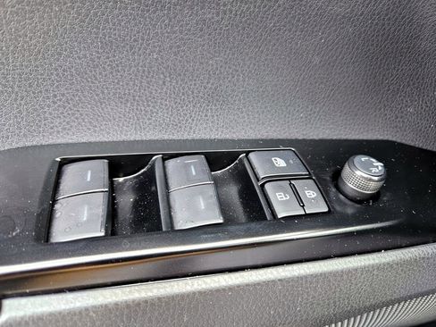 Used 2025 Toyota Camry LE image 32