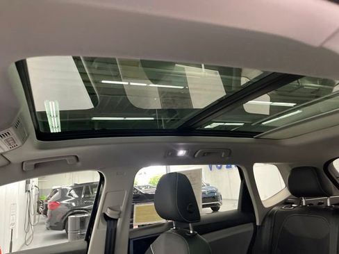 Used 2024 Volkswagen Taos SE w/ Panoramic Sunroof Package AWD/4WD image 31