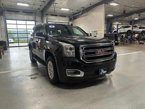 Used 2017 GMC Yukon SLT image 4