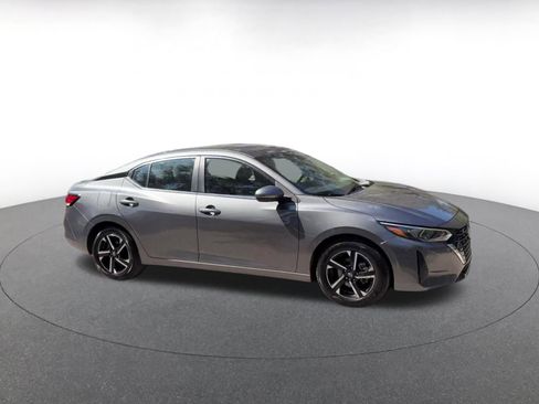 Used 2025 Nissan Sentra SV image 2