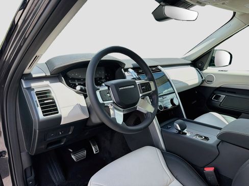 New 2026 Land Rover Discovery Limited Edition AWD/4WD image 27