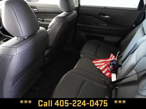 Used 2025 Nissan Pathfinder SL AWD/4WD image 28