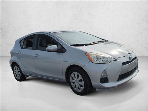 Used 2014 Toyota Prius C One image 3