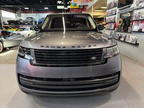 Used 2023 Land Rover Range Rover SE AWD/4WD image 2