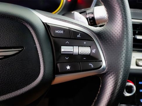 Used 2025 Genesis G70 2.5T image 23