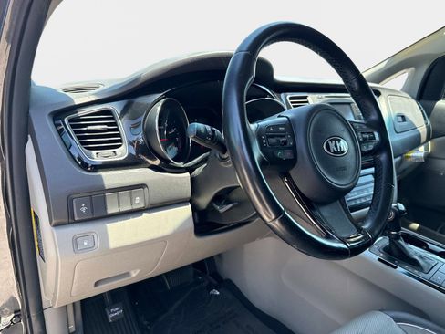 Used 2016 Kia Sedona EX FWD image 16