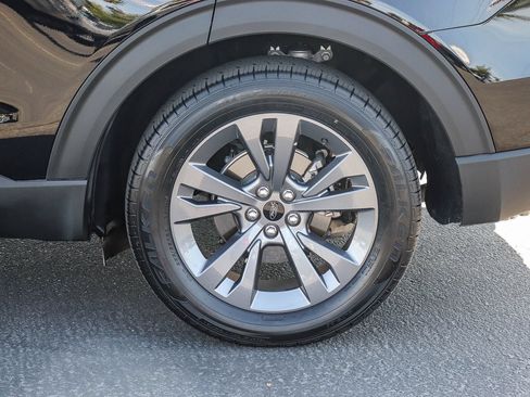 Certified 2022 Ford Explorer XLT w/ Equipment Group 202A RWD image 8