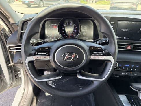 Certified 2022 Hyundai Elantra SEL FWD image 19
