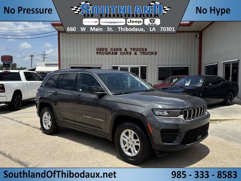 Used 2024 Jeep Grand Cherokee Laredo RWD image 1