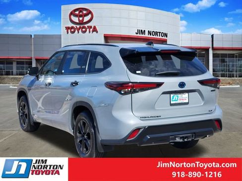 Used 2024 Toyota Highlander XLE image 7