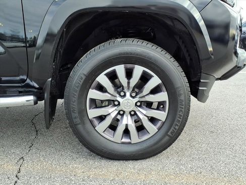 Used 2021 Toyota Tacoma Limited image 3