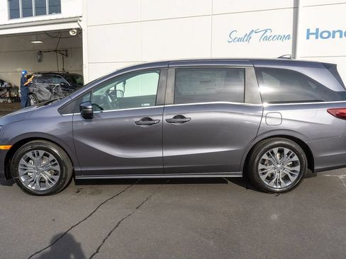 New 2026 Honda Odyssey Touring image 9