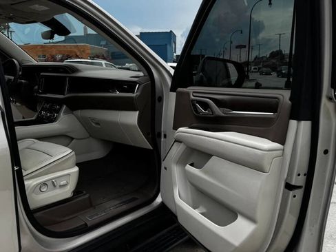 Used 2021 GMC Yukon XL Denali w/ Denali Premium Package AWD/4WD image 14