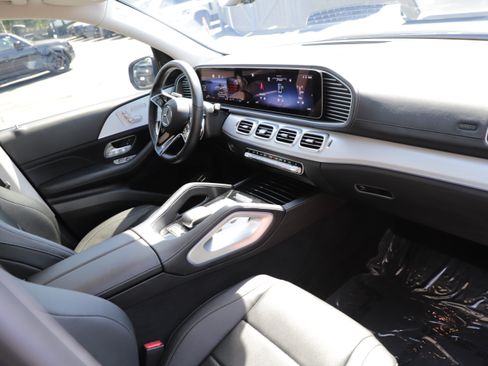 Used 2024 Mercedes-Benz GLS 450 4MATIC image 13