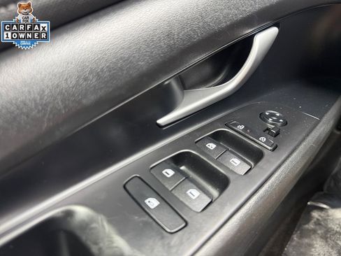Used 2025 Hyundai Elantra SEL FWD image 28