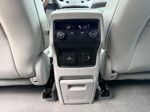 Used 2019 GMC Acadia SLT AWD/4WD image 43