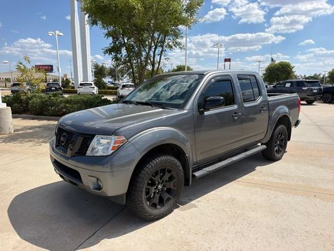 Used 2020 Nissan Frontier SV w/ Midnight Edition Floor Mats AWD/4WD image 1