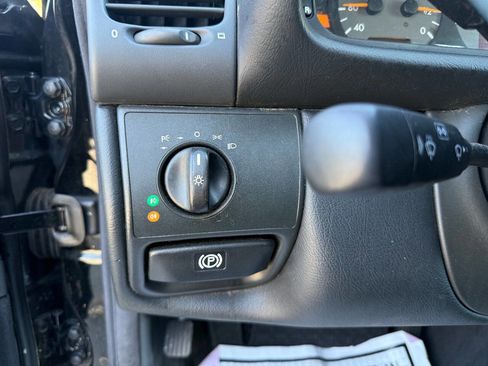 Used 2002 Mercedes-Benz CLK 430 Cabriolet image 12