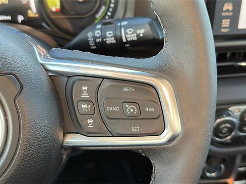 Used 2025 Jeep Wrangler Unlimited Sahara image 19