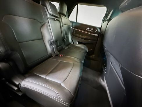 Used 2016 Ford Explorer Limited image 28
