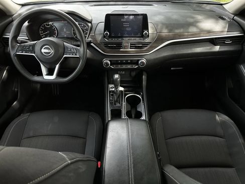 Used 2024 Nissan Altima 2.5 SV FWD image 12