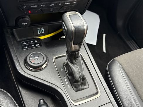 Used 2023 Ford Ranger Lariat w/ Tremor Off-Road Package image 28