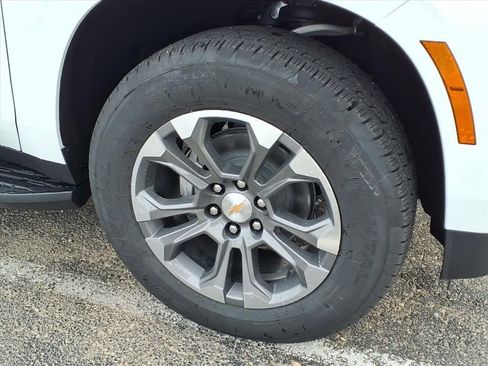 New 2026 Chevrolet Suburban LS RWD image 11