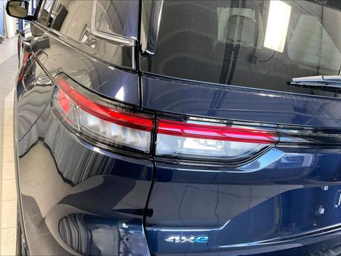 Used 2023 Jeep Grand Cherokee 4WD 4xe w/ Luxury Tech Group II image 33