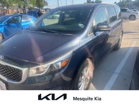 Used 2017 Kia Sedona LX w/ LX Essentials Premium Package FWD image 1