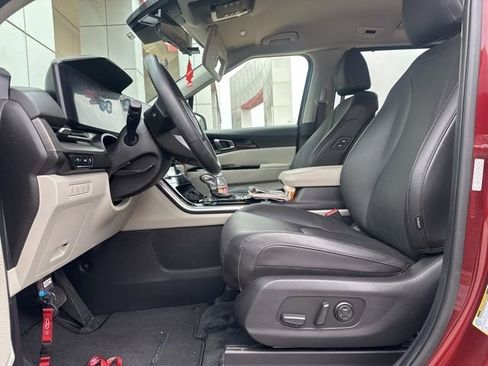 Used 2024 Kia Carnival SX FWD image 10
