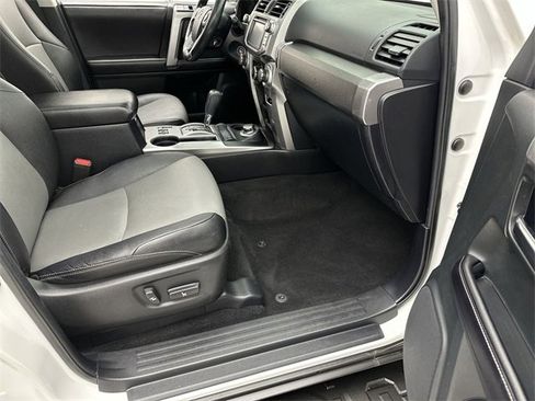 Used 2016 Toyota 4Runner SR5 Premium image 25