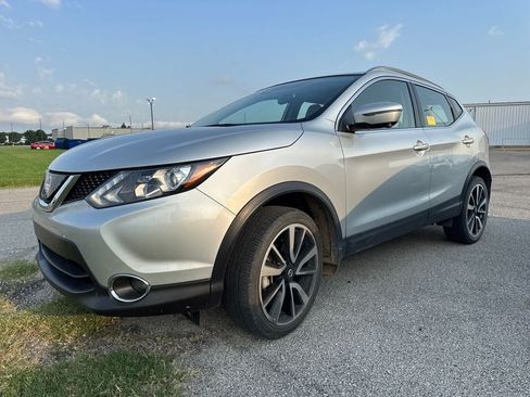 Used 2019 Nissan Rogue Sport SL w/ Premium Package FWD image 1