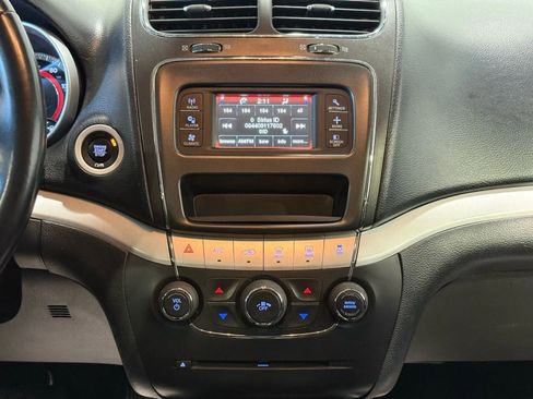 Used 2020 Dodge Journey SE w/ SE Popular Equipment Group image 25