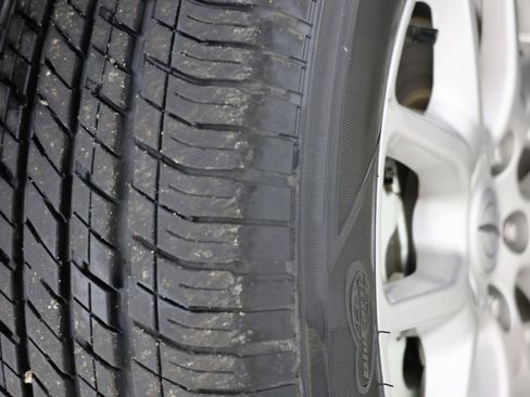Used 2025 Chrysler Pacifica Select FWD image 14
