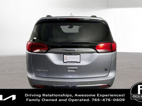 Used 2019 Chrysler Pacifica Touring-L Plus w/ Advanced Safetytec Group image 8
