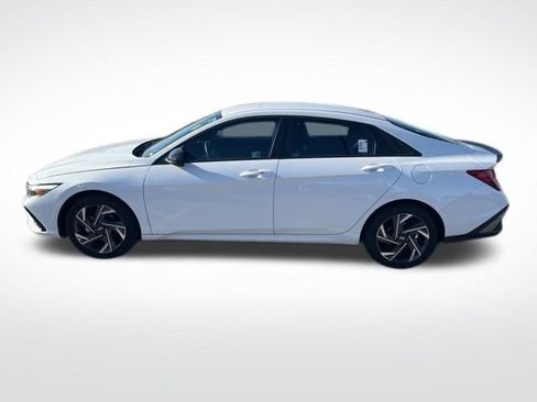 Used 2025 Hyundai Elantra SEL FWD image 9