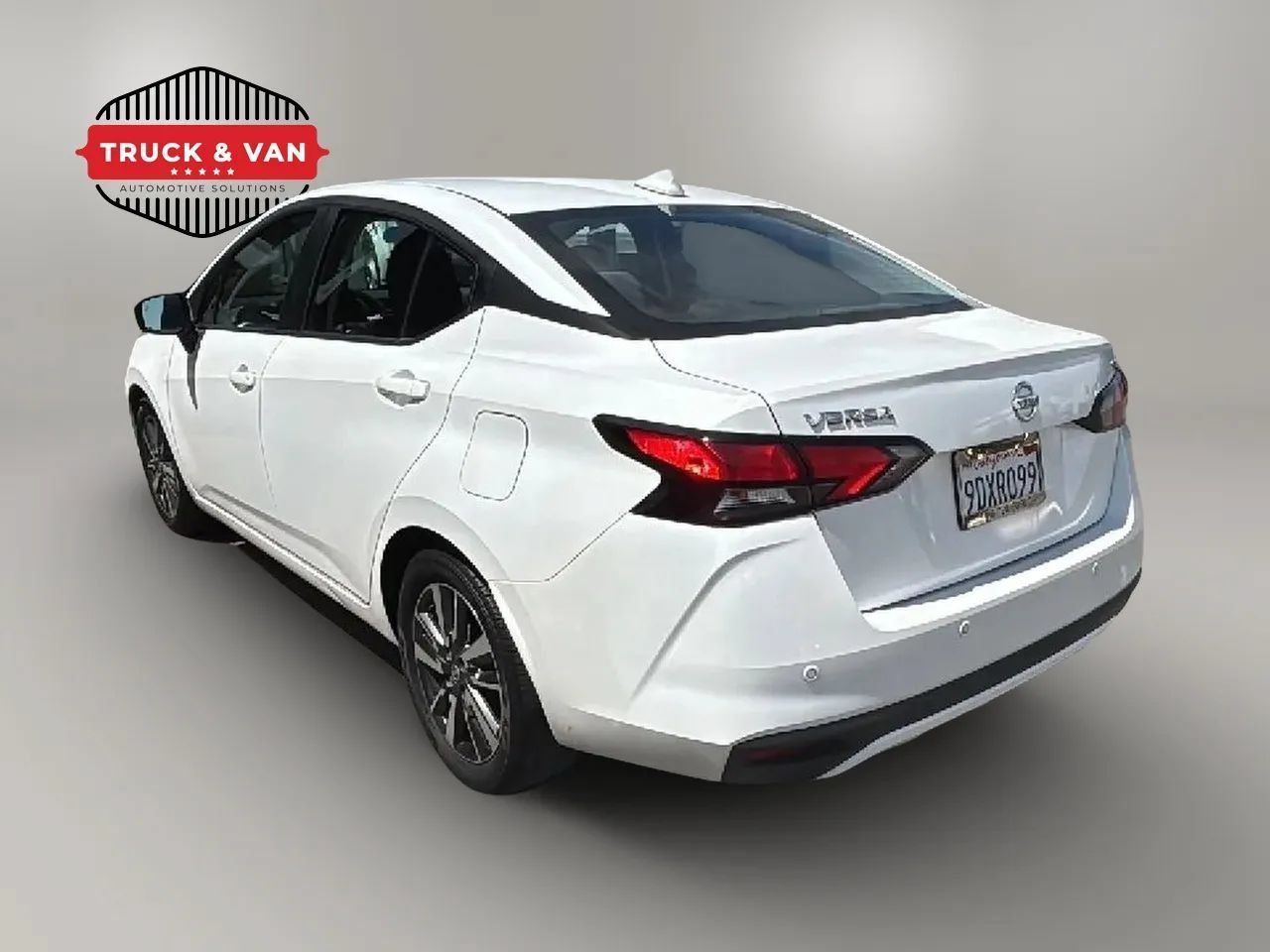 Used 2022 Nissan Versa SV FWD image 3