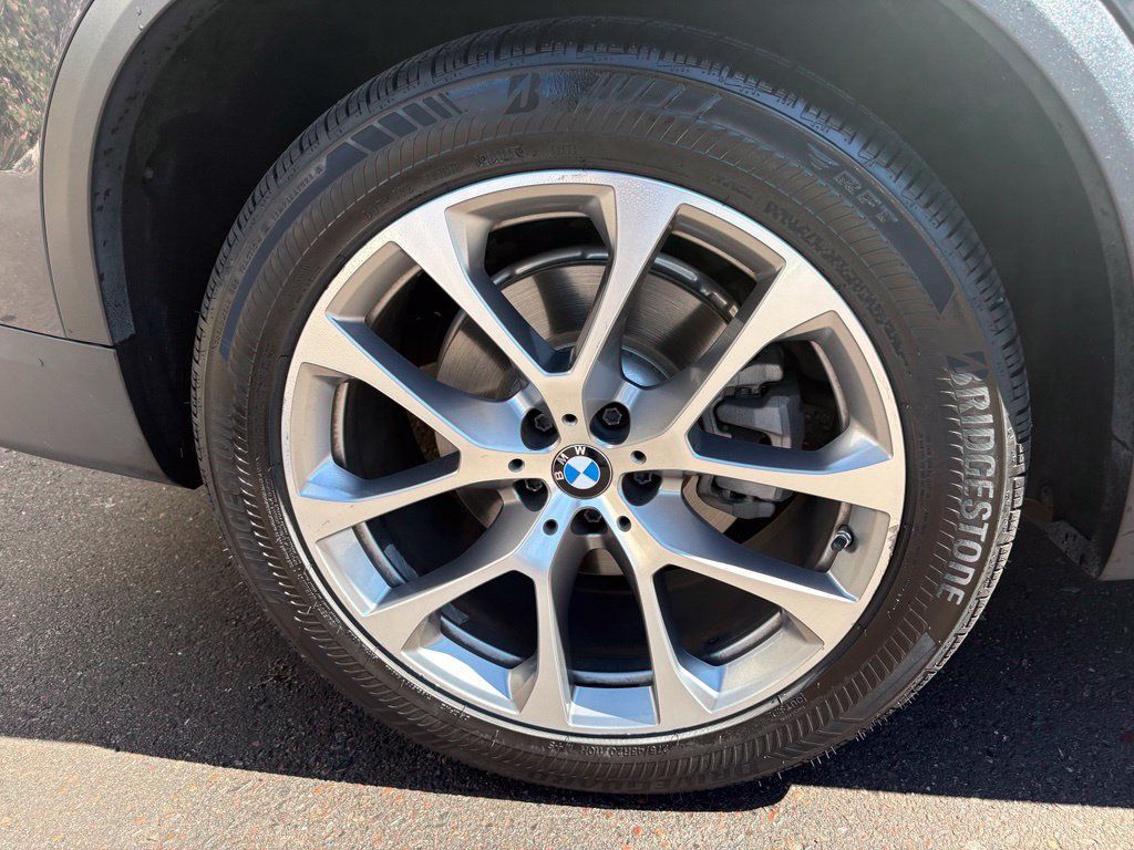 Used 2019 BMW X5 xDrive40i w/ Premium Package AWD/4WD image 5
