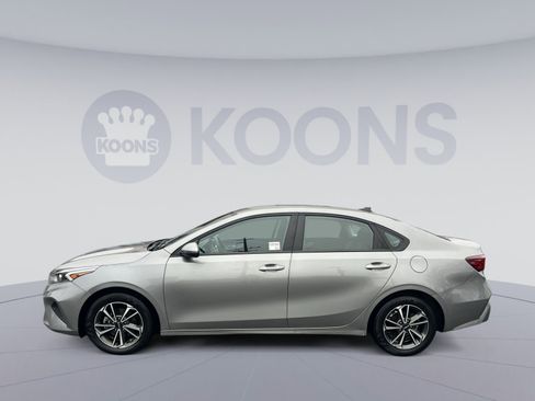 Used 2023 Kia Forte LXS image 2