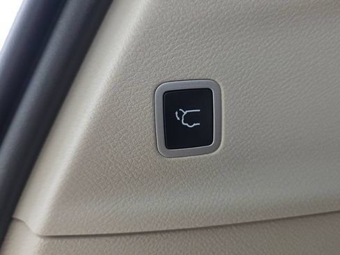 Used 2022 Chrysler Pacifica Limited FWD image 19