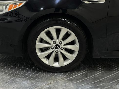 Used 2018 Kia Optima S w/ Panoramic Sunroof Package FWD image 33