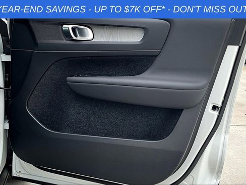 Used 2025 Volvo XC40 B5 Core image 14