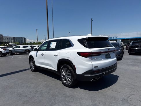 Used 2025 Buick Enclave Preferred FWD image 5