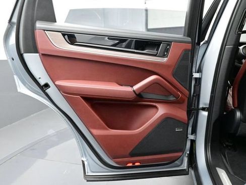 Certified 2024 Porsche Cayenne AWD/4WD image 12