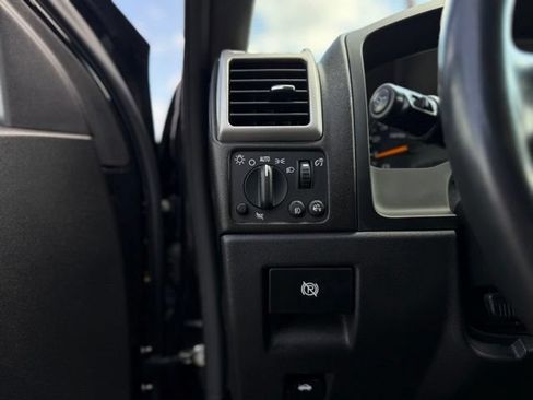 Used 2010 GMC Canyon SLT AWD/4WD image 11
